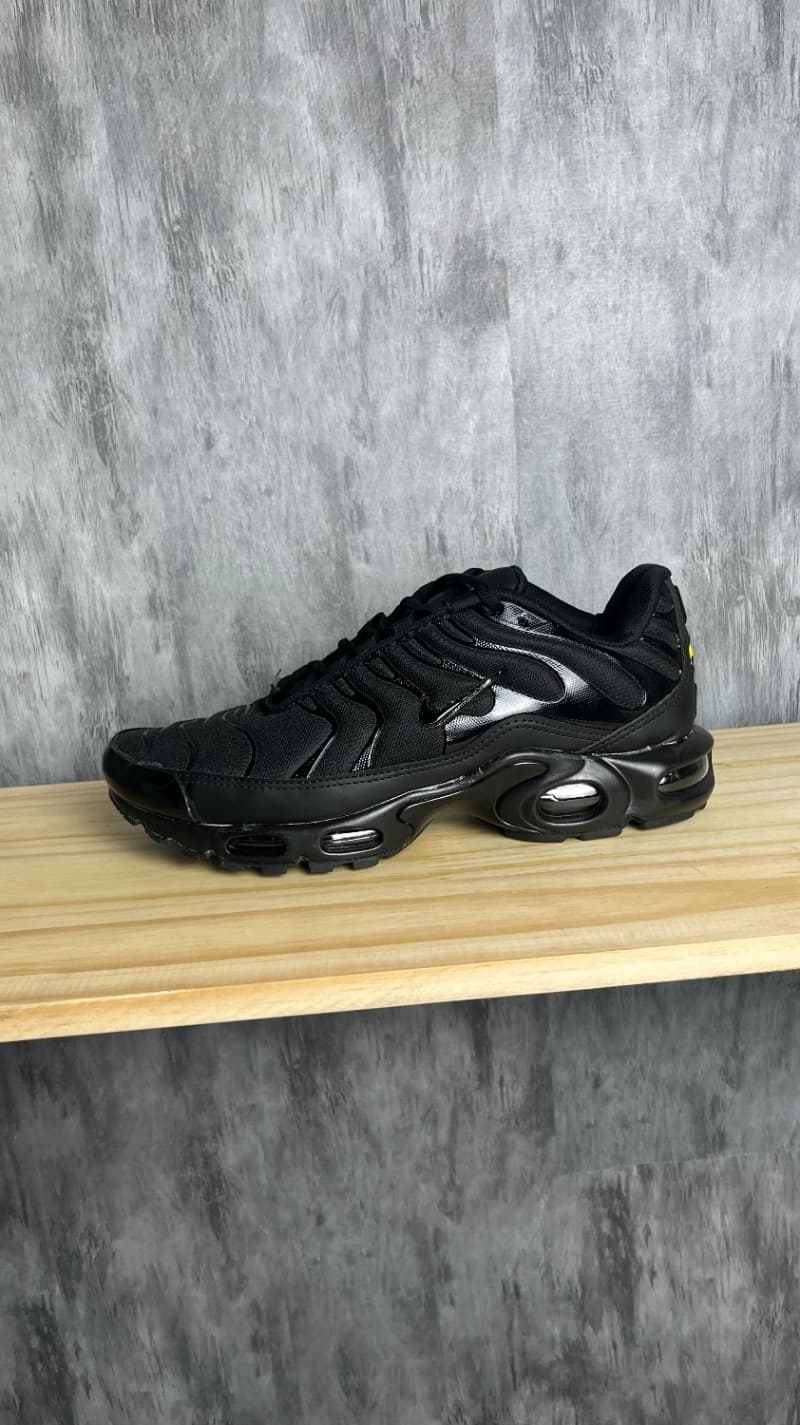 TN TRIPLE BLACK