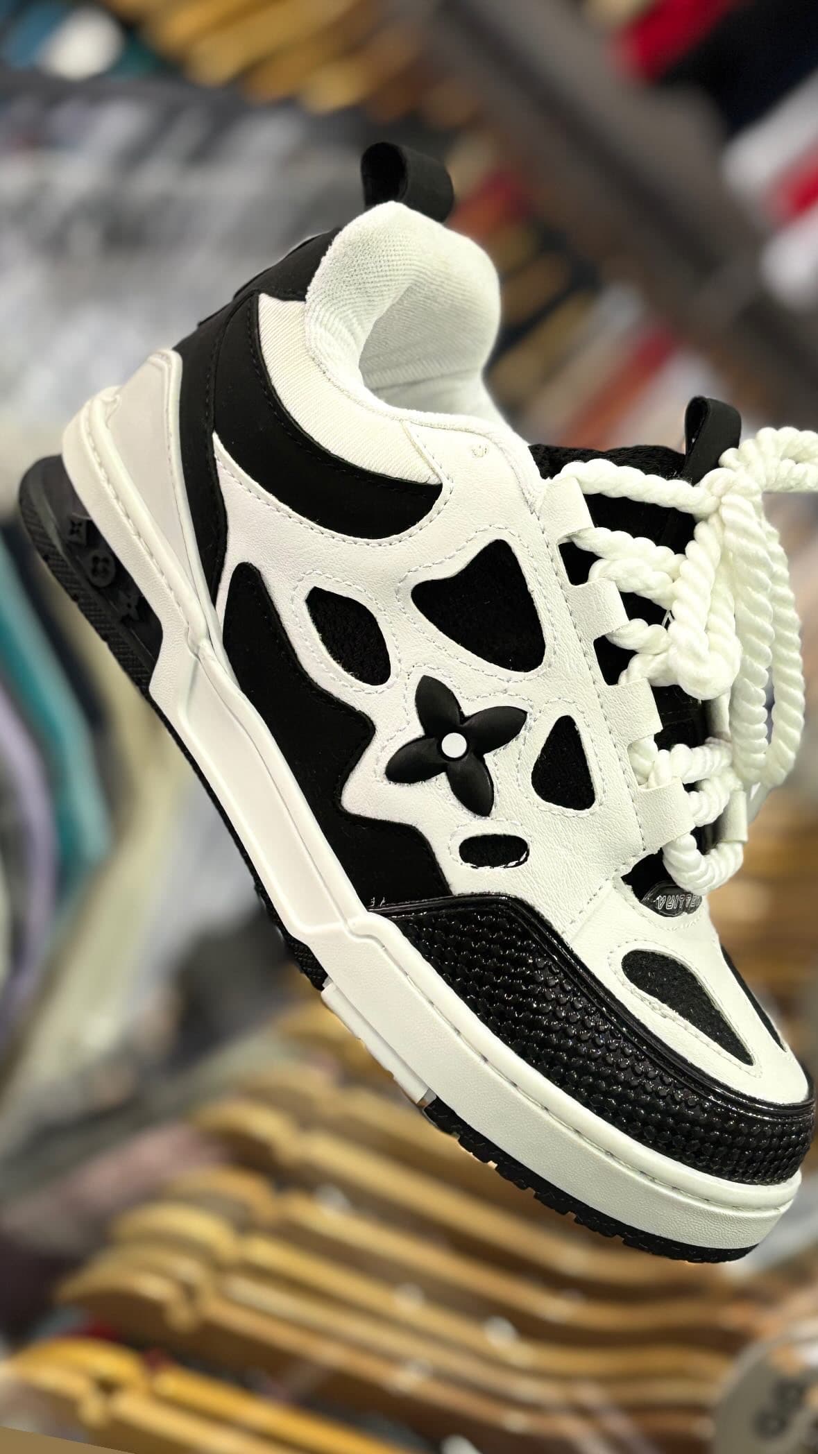 TÊNIS LOUIS VUITTON PRETO e branco
